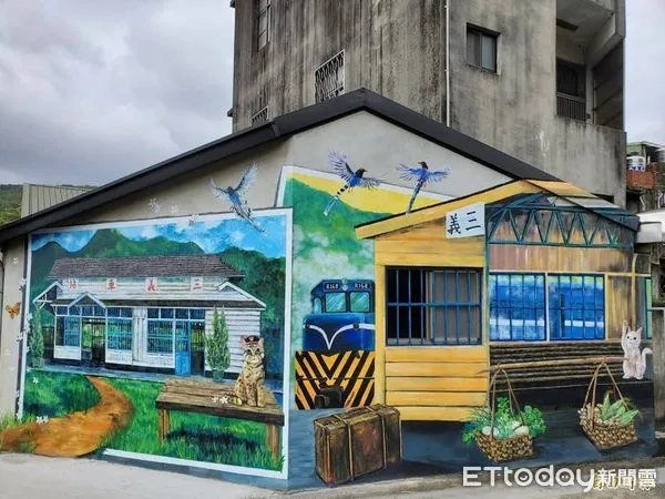 ▲三義舊車站南下候車亭重彩繪，不僅讓鄉親重溫舊時光，也能讓遊客前往打卡，變成新亮點。（圖／記者黃孟珍翻攝）