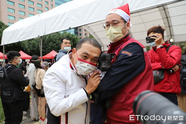 ▲新北毛寶貝幸福耶誕趴熱鬧登場 侯友宜：尊重生命愛護動物。（圖／新北市動保處提供）