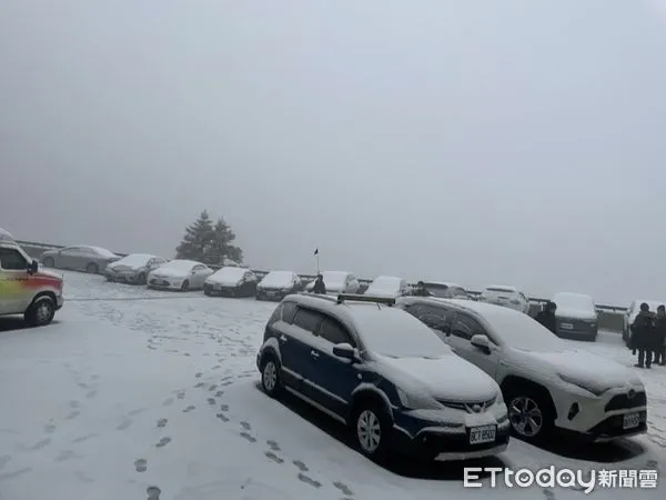 合歡山1227下雪。（圖／林務局南投林管處提供）