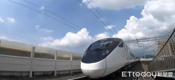▲台鐵局最新型的城際列車，已完成各項嚴格的測試與調整，並取得第三方獨立驗證與認證單位，德國萊茵所頒發之安全營運證明。（圖／記者王兆麟翻攝，下同）