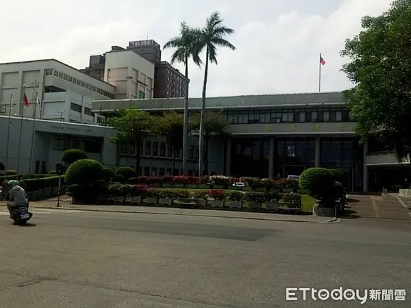 ▲台東縣政府台東縣政府表示，退休及在職公教人員明年一月退休金、薪資及年終獎金均提前發放。（圖／記者王兆麟翻攝）