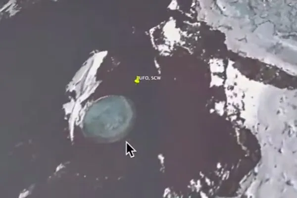 ▲▼網友從Google地圖發現南極洲的詭異圓盤。（圖／翻攝自YouTube／UFO Sightings Daily）