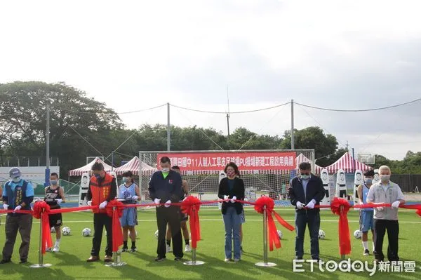 ▲▼台東縣府首座符合國際認證的人工草皮足球場舉行啟用儀式。（圖／台東縣政府提供，下同）