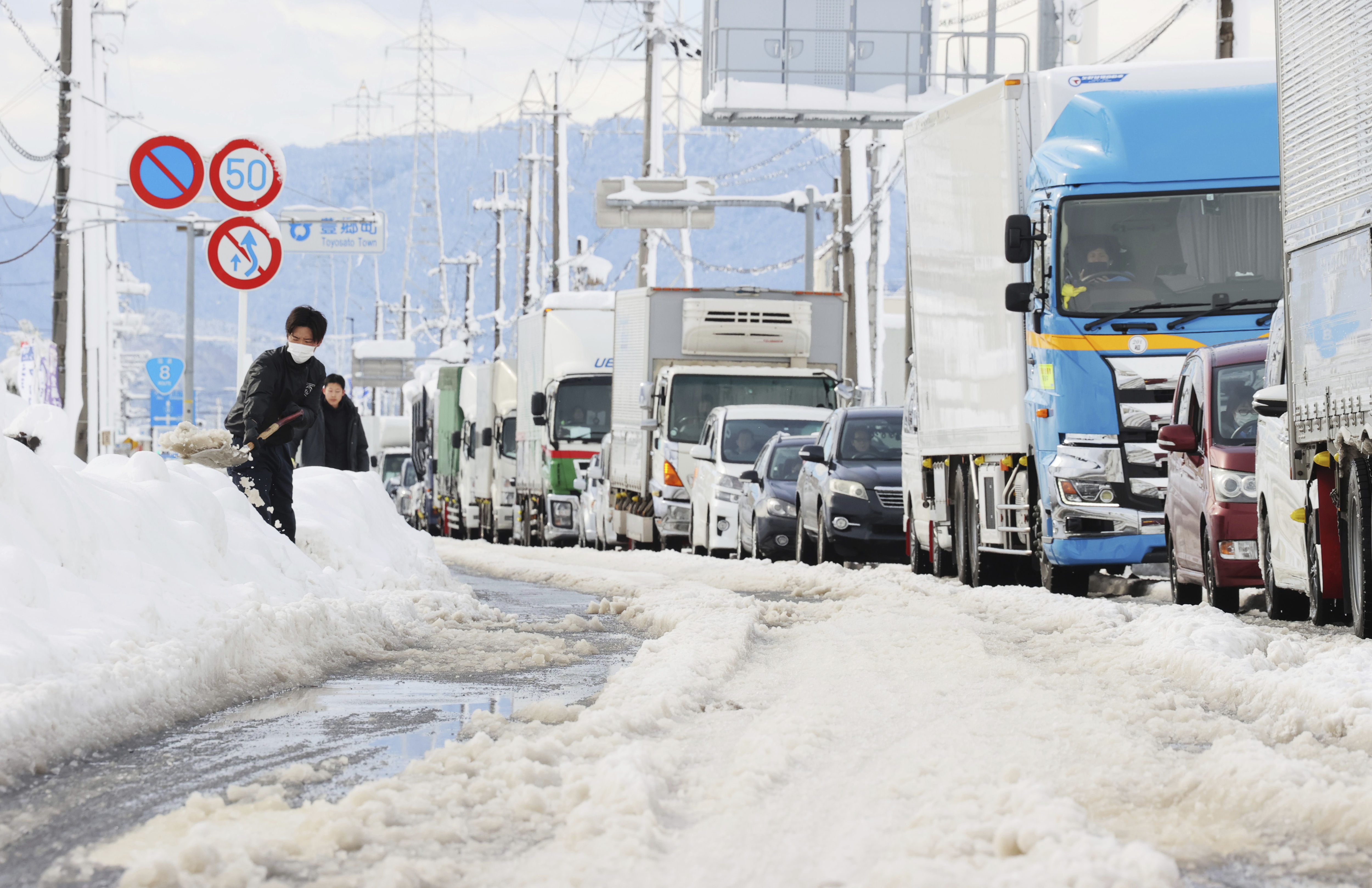 ▲▼日本大雪,日本暴雪,交通大打結。（圖／達志影像／美聯社）