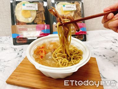 台式古早味再一發！超商就有「沙茶魷魚羹麵」　加碼吃魷魚飯糰