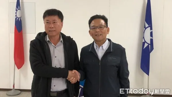 ▲國民黨台東市長黨內初選民調結果，由縣議員陳銘風出線，對手周達三表示祝福。（圖／國民黨台東縣黨部提供，下同）