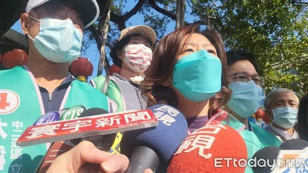 ▲遭曝拍桌嗆官員影片，林靜儀反諷顏寬恒「人前綿羊、人後野狼」。（圖／記者游瓊華翻攝）