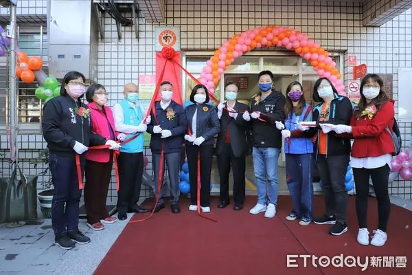 ▲雲林縣20鄉鎮市衛生所首家開設C級巷弄長照站的示範點今日在虎尾揭牌。（圖／記者蔡佩旻翻攝）