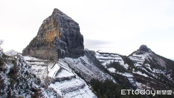 ▲5人登山隊因路況不佳而停留中途點，卻因禍得福欣賞到大霸尖山冬季的美景。（圖／歐陽台生提供，下同）