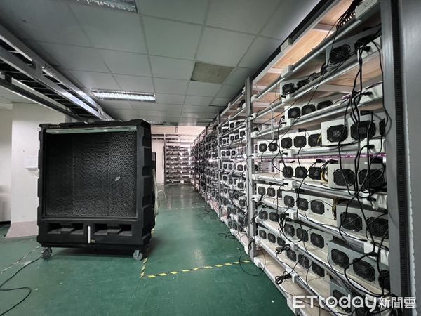 ▲▼3名虛擬貨幣熱衷者集資2.5億，打造8百台礦機的礦場，每月獲利約10%。（圖／記者邱中岳攝）