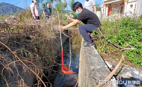 ▲▼高雄2幼犬遭丟水溝死亡。（圖／台灣動物緊急救援小組提供）