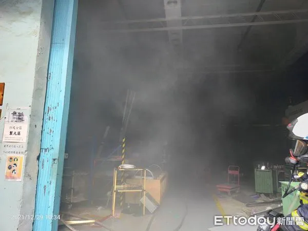 ▲▼漢翔粉塵爆炸，傷者送醫。（圖／記者游瓊華翻攝）