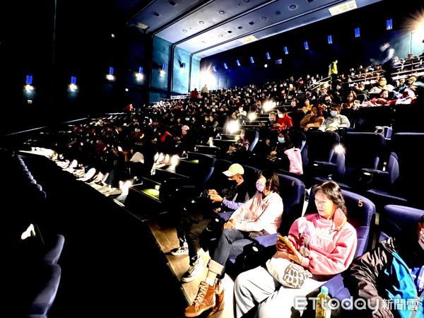 ▲▼嘉義縣政府包場看紀錄片支持藕農。（圖／嘉義縣政府提供）