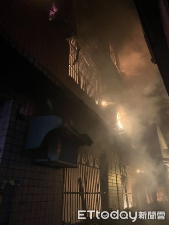 ▲新埔透天民宅凌晨大火　46歲男子逃生不及死亡。（圖／記者陳凱力翻攝）
