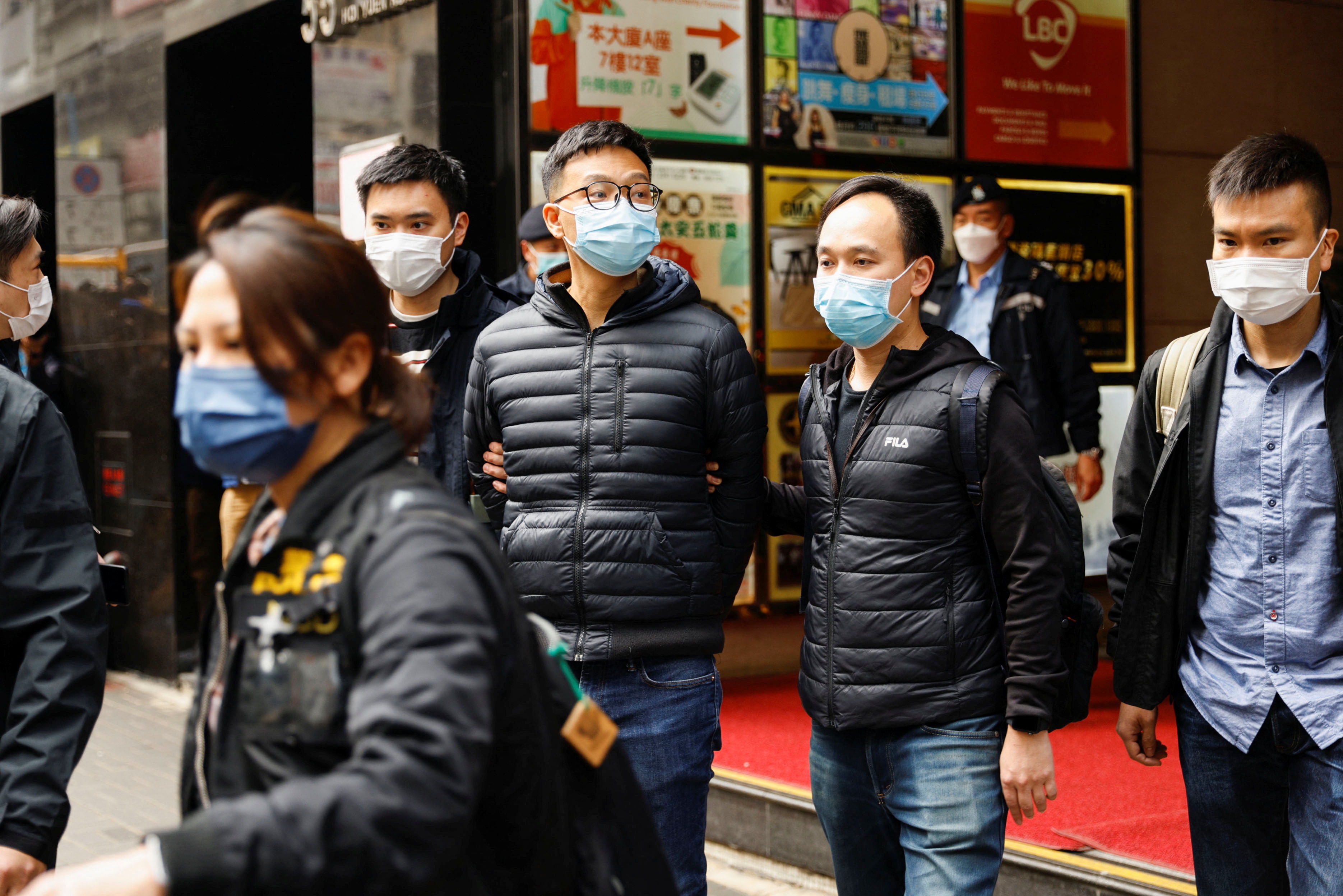 ▲▼《立場新聞》署理總編輯林紹桐被逮捕。（圖／路透社）