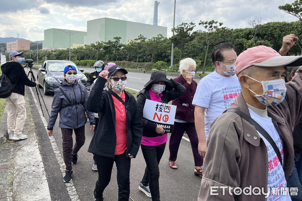 ▲▼楊貴英號召在地居民一起參加反核團體舉辦「核四大爆走，公投17不同意」遊行。（圖／記者梁建裕攝）