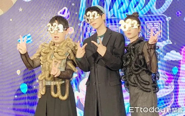 ▲桃園市明晚在高鐵桃園前廣場舉辦「Meet遇見桃園」跨年晚會，邀請黃子佼、宇珊擔綱主持，還邀請畢書盡等大咖藝人參與。（圖／記者沈繼昌攝）