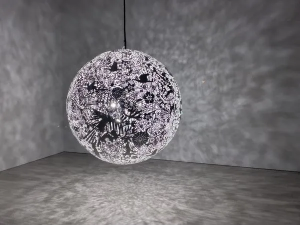 ▲▼大卷伸嗣《重力與恩寵》、謝鴻均《記憶的皺褶 IV》，作品在跨年夜限時點燈發光。（圖／安卓藝術提供）