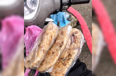 油飯一包30…他聽「3包算你100」掏錢全買了　回家一算傻眼