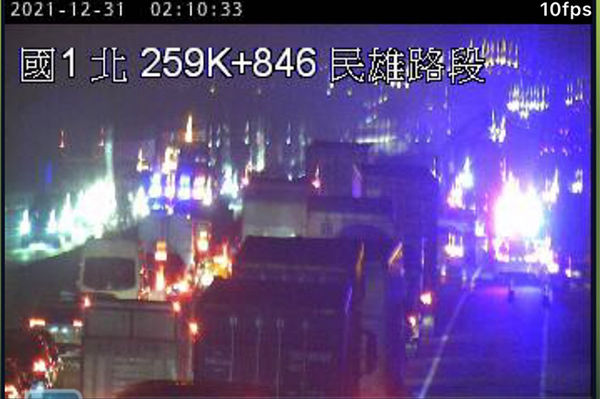 ▲▼國一嘉義民雄段車禍。（圖／記者葉國吏翻攝）