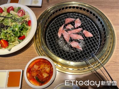 中秋訂「4人1萬塊」燒肉！女友家人酸不派頭　他一招全讚爆