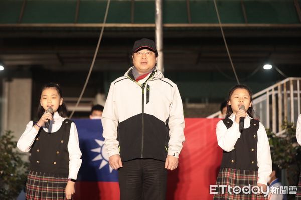 ▲基隆「台灣頭看日出」元旦升旗 林右昌盼繼續努力找回城市榮光。（圖／記者郭世賢翻攝）