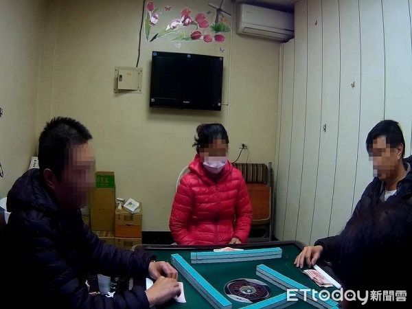 ▲▼警方查緝卻僅3人承認,，最後１人在小孩房找到賭客。（圖／桃園警分局提供）