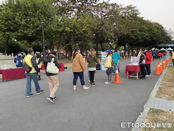 ▲▼高雄市今年領一卡通免排隊。（圖／記者陳宏瑞攝）