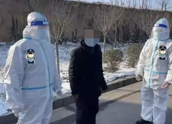 ▲▼「鐵人三項」逃離封城！西安人「冬泳、騎行、徒步9天9夜」。（圖／翻攝微博）