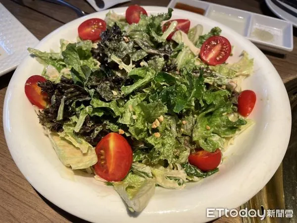▲▼生菜沙拉,沙拉,番茄,胡麻。（圖／記者許宥孺攝）