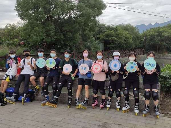 ▲桃園學子溜冰、騎單車　前進總統府迎曙光。（圖／中原大學提供）