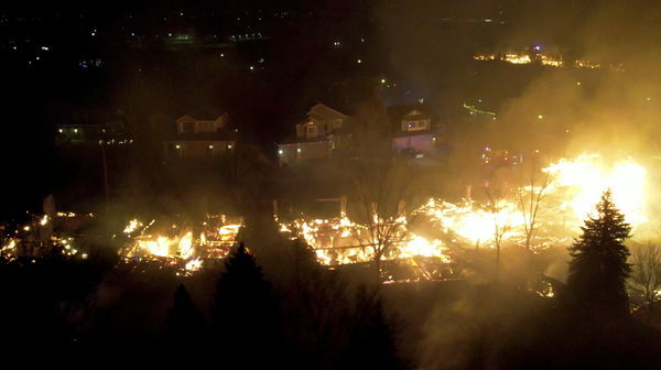 ▲▼科羅拉多州波爾德郡（Boulder County）2社區在跨年之前遭到野火波及，1000棟房屋被燒毀。（圖／路透）