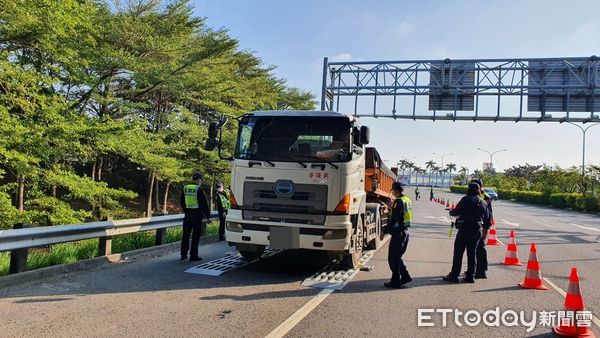 ▲台南市警局針對大型車強力執法，2021年台南大型車死亡事故減少18件。（圖／記者林悅翻攝，下同）