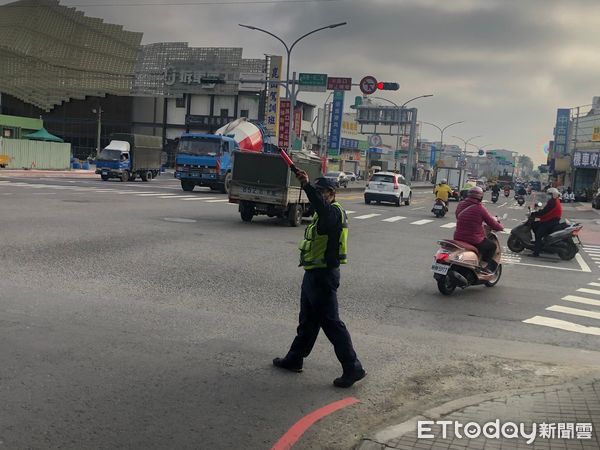 ▲台南市永康分局元旦連假期間，加強取締酒後駕車，針對大灣、永康交流道及重要道路全力疏導，主動協調會活動，再創優質宮廟文化。（圖／記者林悅翻攝，下同）