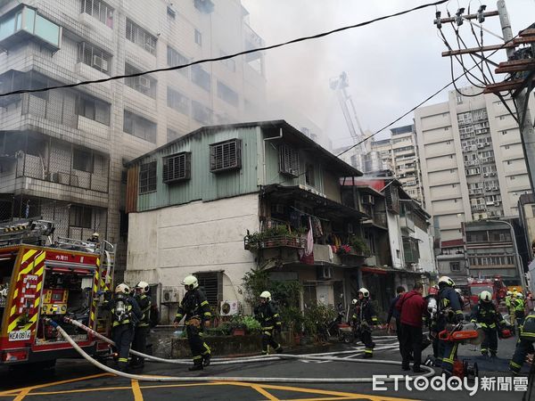 ▲▼北市內湖民宅火警。（圖／記者黃彥傑攝）