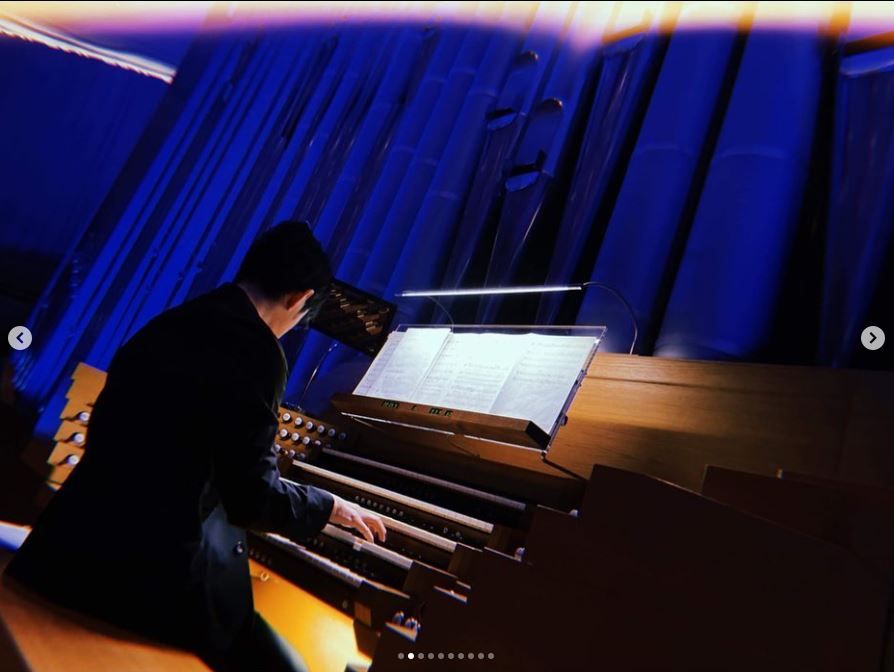▲陳建騏因學鋼琴開啟音樂之路。（圖／翻攝自Instagram／georgegeorgechen）