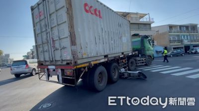 台南聯結車右轉擦撞機車！　婦人倒地「後輪輾過頭」濺血慘死