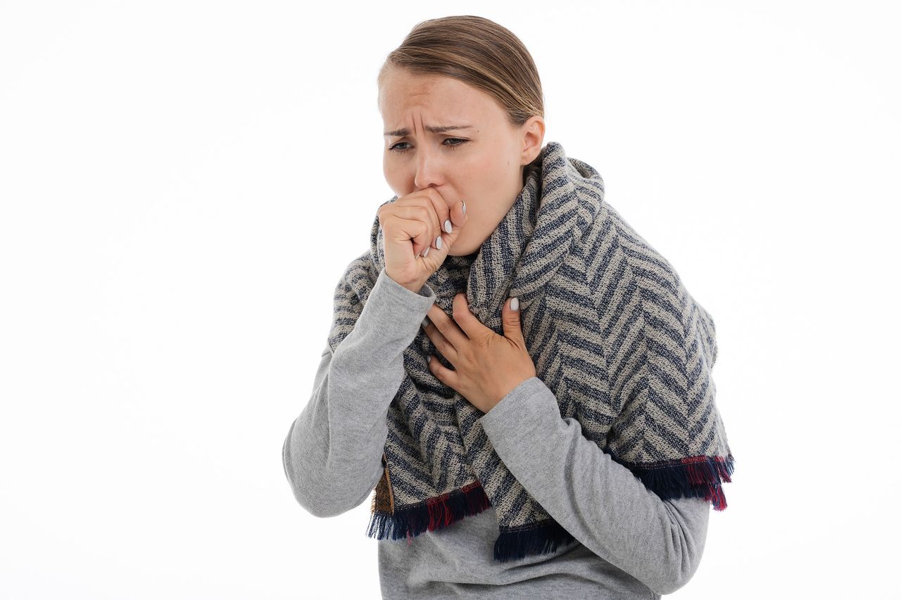 咳嗽「恐是腸胃出問題」！營養師揭4症狀　與呼吸道感染差異曝 | ETto