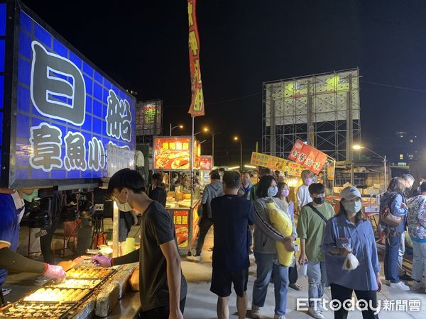 ▲▼ 夜市,人潮,章魚燒（圖／記者劉維榛攝）