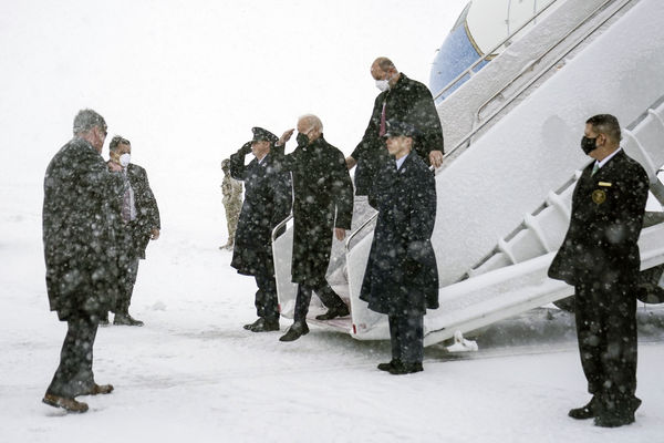 ▲▼美國總統拜登搭乘空軍一號，也受到暴風雪影響。（圖／達志影像／美聯社）