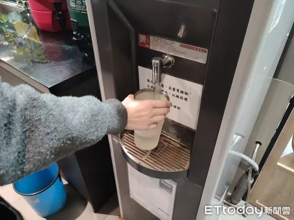 ▲▼飲水機,裝水。（示意圖／記者曾筠淇攝）