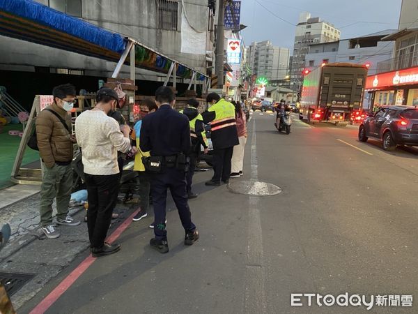 ▲新北中和發生車禍意外。（圖／記者陳以昇攝）