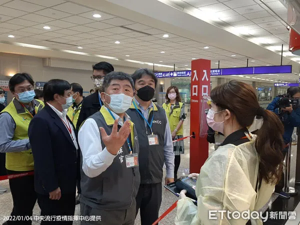 ▲▼陳時中與王必勝等至桃園機場勘查入境旅客動線，並成立前進指揮所。（圖／指揮中心提供）