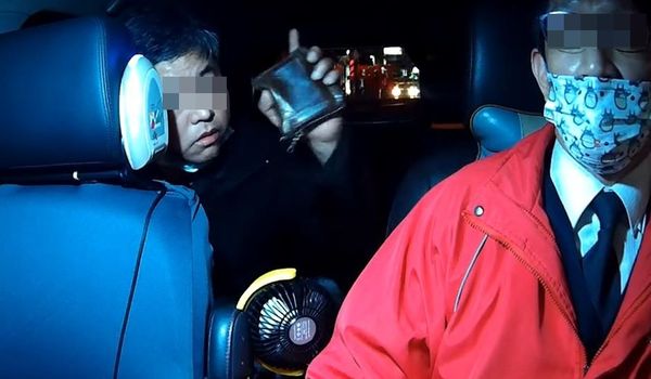 ▲一名酒醉男付車資時先是稱「不用找了」，事後又變臉怒嗆運將。（圖／翻攝自爆料公社）