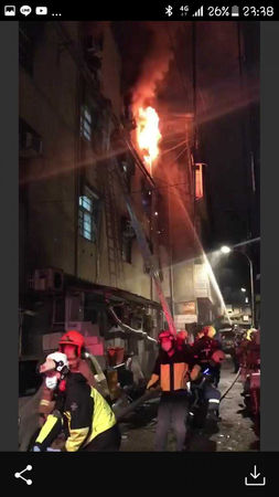 李國輝在新北市中和區租屋處縱火，導致9人命喪火窟。（圖／消防局提供）