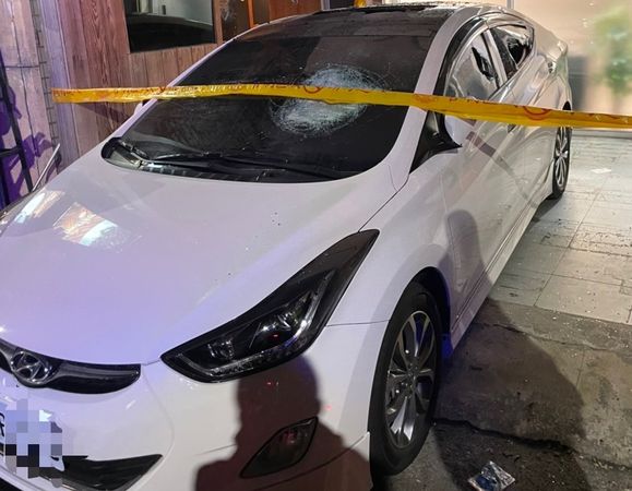 ▲▼不爽10萬被欠半年，高雄賓士3煞怒砸車洩恨。（圖／記者賴文萱翻攝）