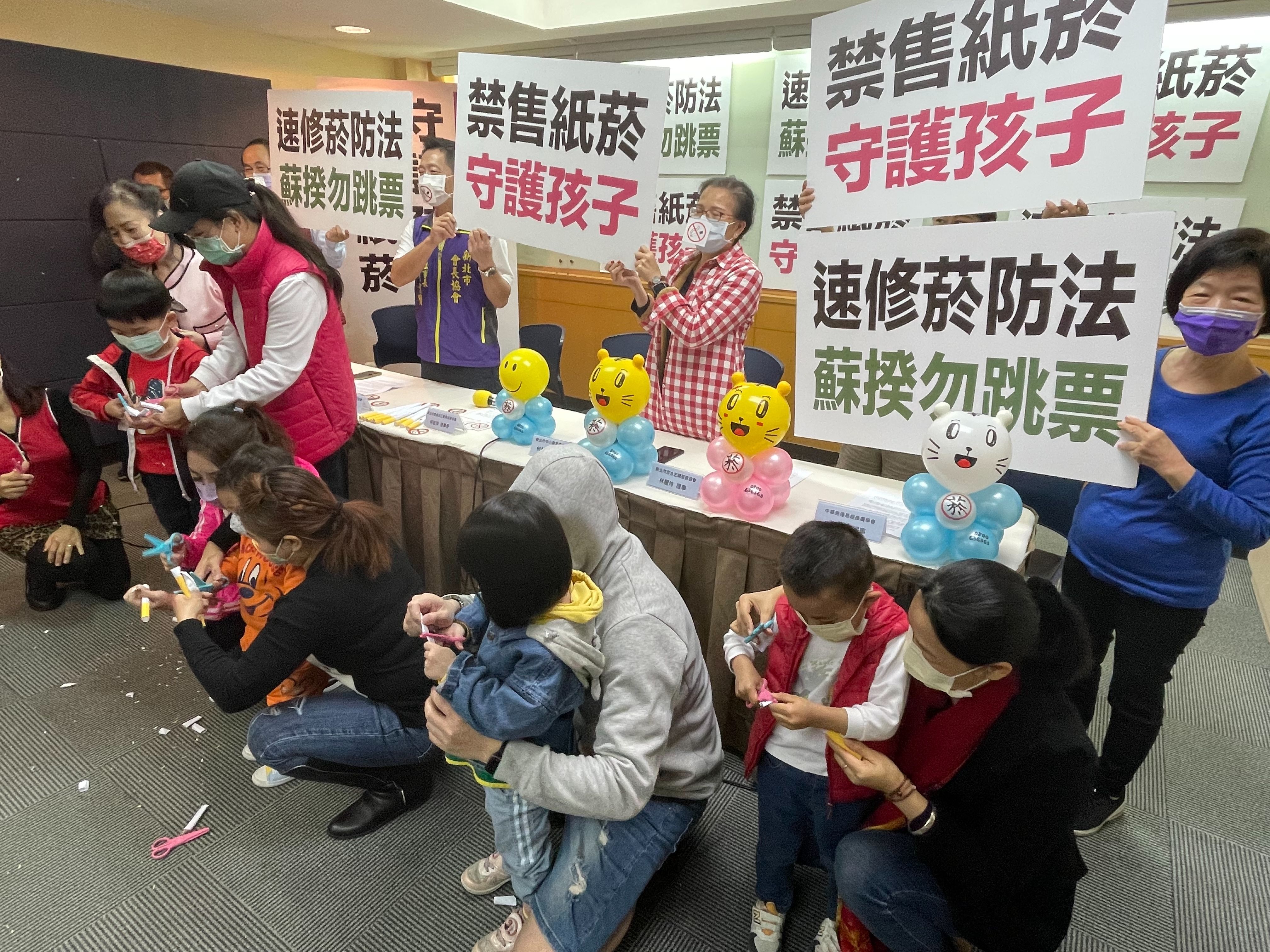 ▲▼社福婦幼團體支持「無菸世代」，呼籲政府全面禁售紙菸。（圖／新北市家長志工協會提供）