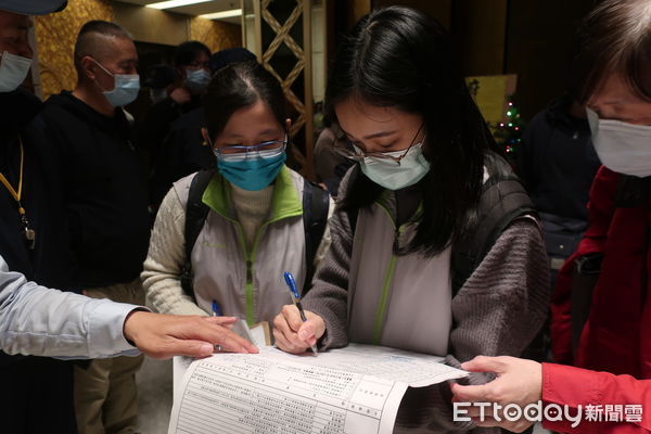 ▲台南市衛生局4日晚上會同經發局、警察局查核八大行業人員疫苗接種情形，經查發現7件違規，每件裁處新台幣3000元罰鍰。（圖／記者林悅翻攝，下同）