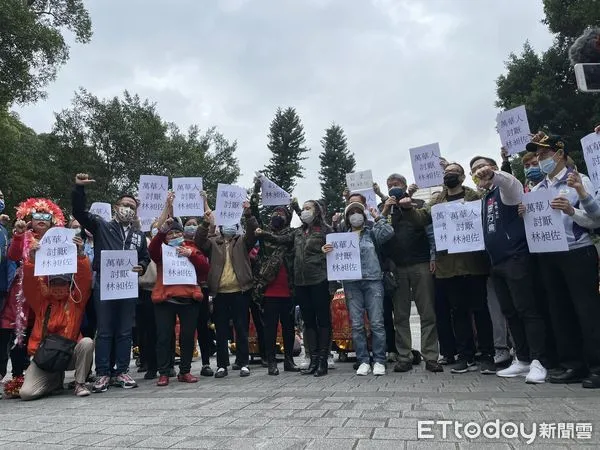 ▲▼張亞中與應曉薇5日號召民眾下架林昶佐。（圖／記者袁茵攝）