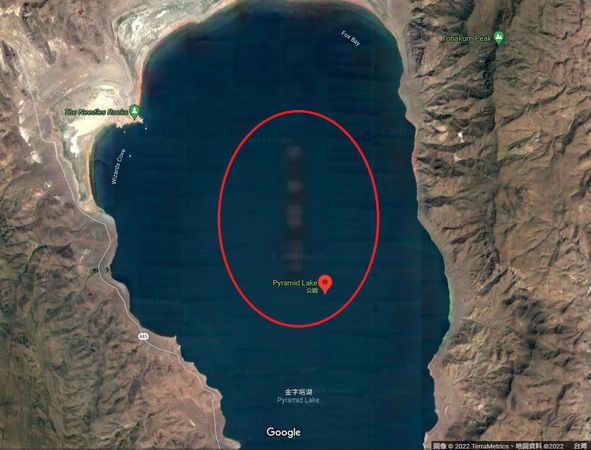 [新聞] 美國湖底驚現神秘黑影！　網友查Google地圖嚇傻：是秘密軍
